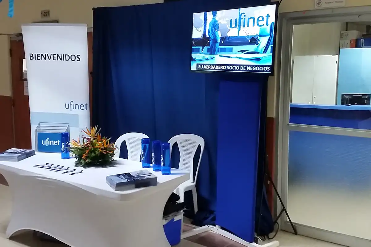 alquiler de proyector y pantalla